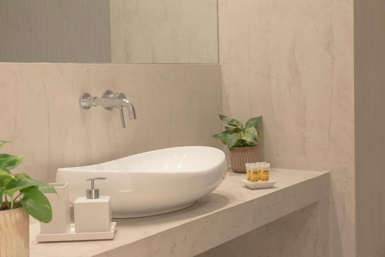 Luxury Apartment Near Acropolis-Living Stone Gold Atene Esterno foto